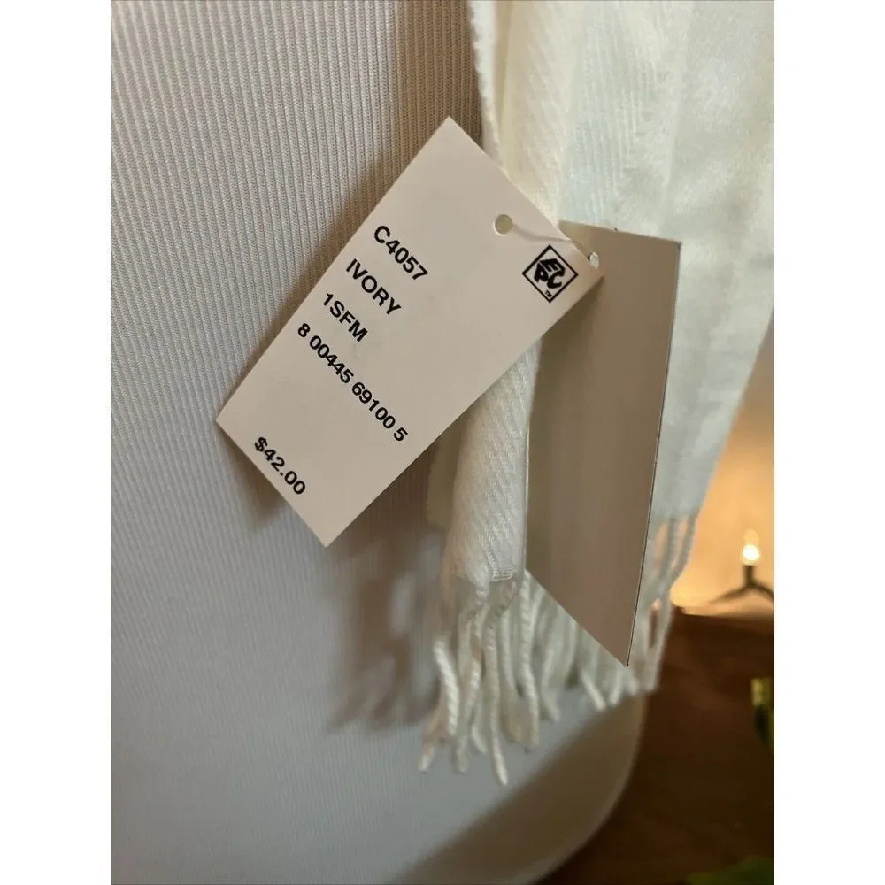 NWT Steve Madden Mid Weight Cozy Muffler Scarf with Fringe Ivory‎ Off-White